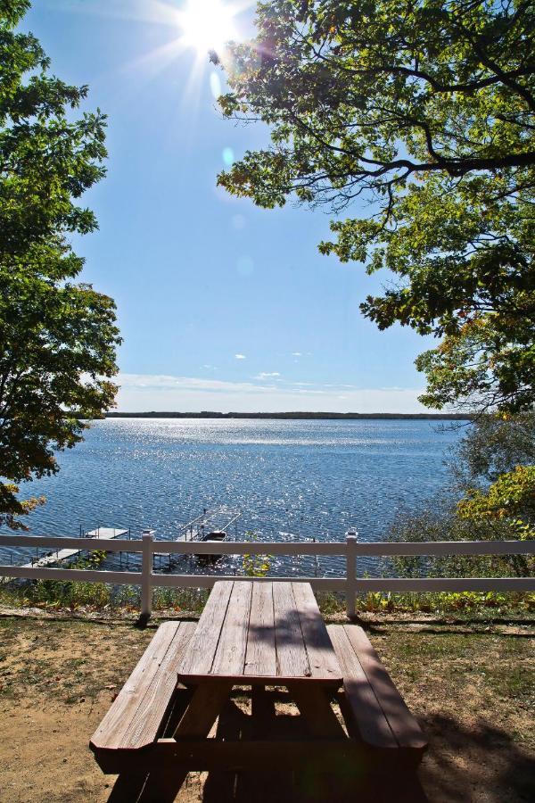Cabin #2 - M Den Cabin Carp Lake Экстерьер фото